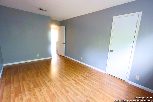 Listing photo id 18 for 3647 Cameron Springs