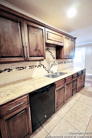 Listing photo id 3 for 3647 Cameron Springs