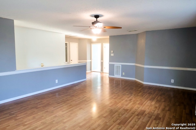 Listing photo id 5 for 3647 Cameron Springs