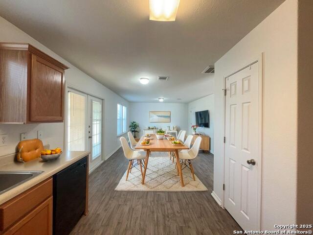 Listing photo id 2 for 6903 Cutting Creek
