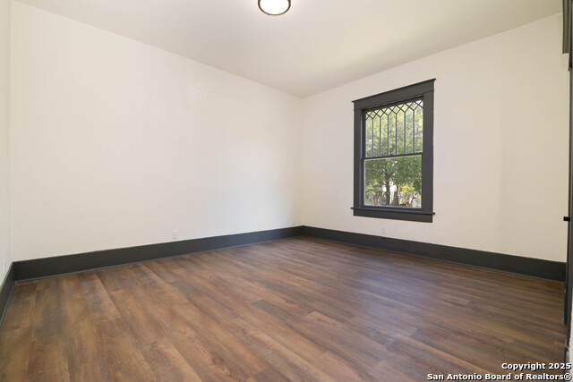 Image 12 of 28 For 207 Loretta Pl