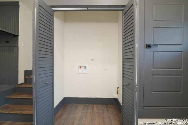 Image 23 of 28 For 207 Loretta Pl