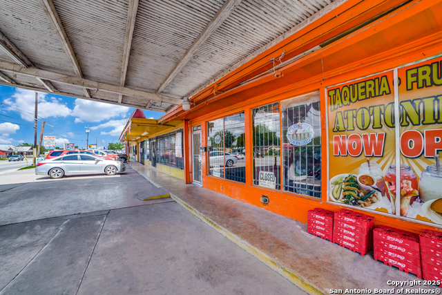 Listing photo id 0 for 2748 Culebra