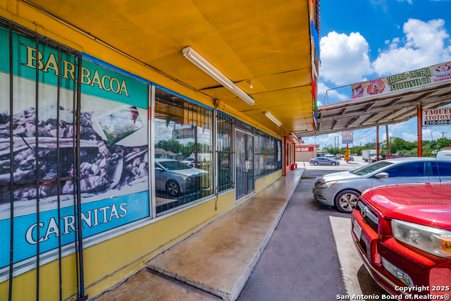 Listing photo id 2 for 2748 Culebra