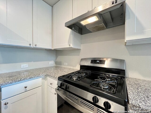 Listing photo id 12 for 634 Ambush Ridge