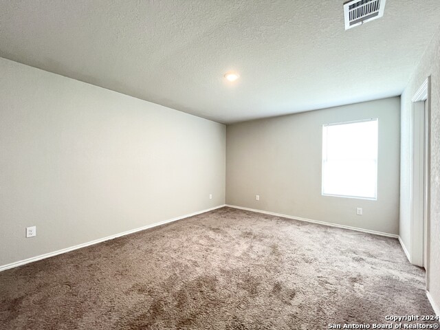 Listing photo id 15 for 634 Ambush Ridge