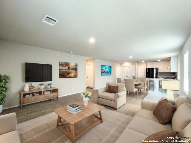 Listing photo id 0 for 634 Ambush Ridge
