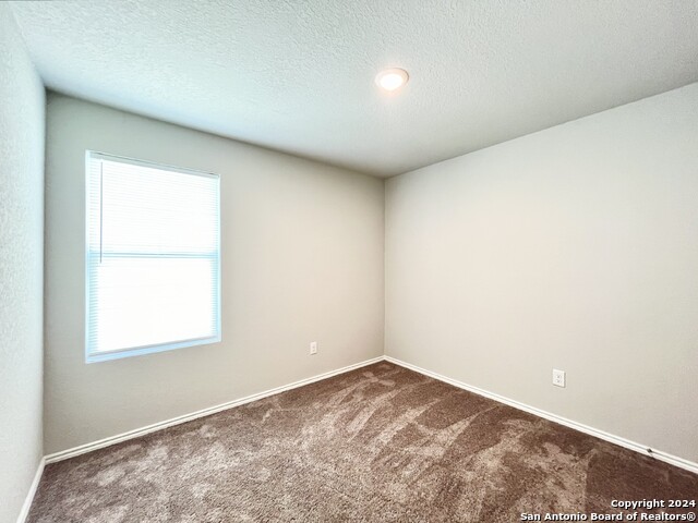 Listing photo id 22 for 634 Ambush Ridge