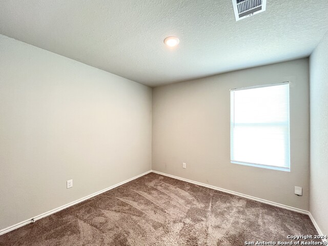 Listing photo id 24 for 634 Ambush Ridge