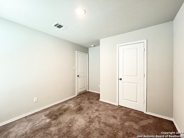 Listing photo id 25 for 634 Ambush Ridge