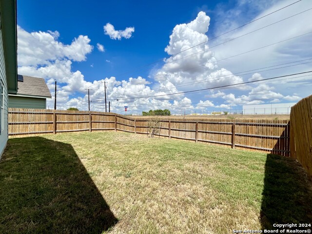 Listing photo id 27 for 634 Ambush Ridge