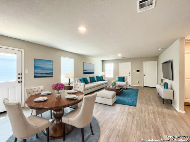 Listing photo id 1 for 634 Ambush Ridge