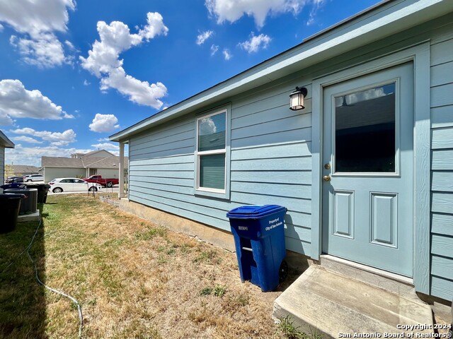 Listing photo id 29 for 634 Ambush Ridge
