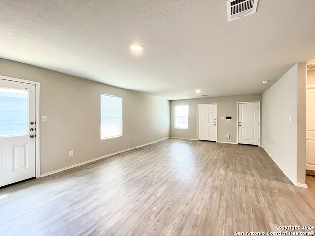 Listing photo id 5 for 634 Ambush Ridge