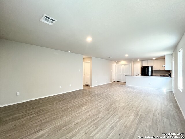 Listing photo id 7 for 634 Ambush Ridge