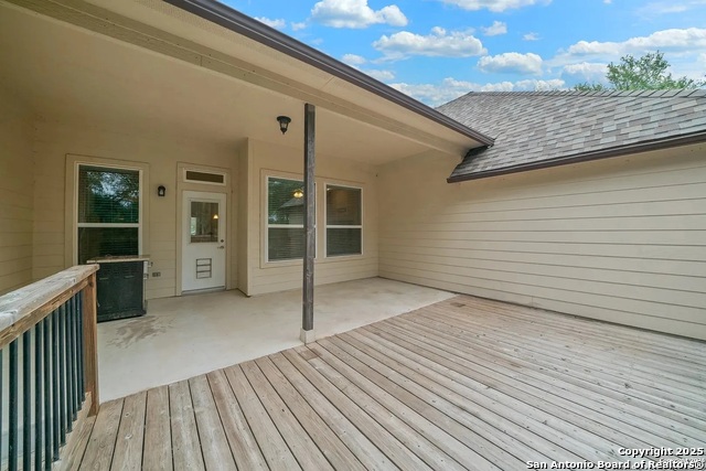 Listing photo id 10 for 519 Barden