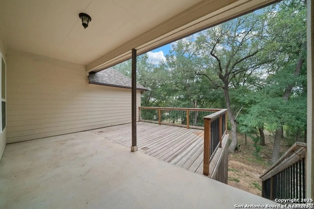 Listing photo id 1 for 519 Barden