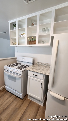 Image 22 of 28 For 111 Belfast  