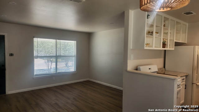 Image 9 of 28 For 111 Belfast  