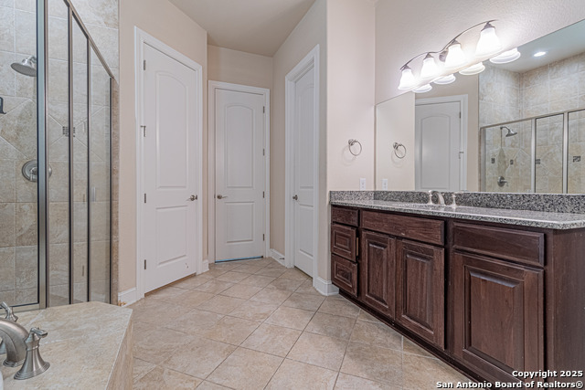 Listing photo id 15 for 2727 Sonata