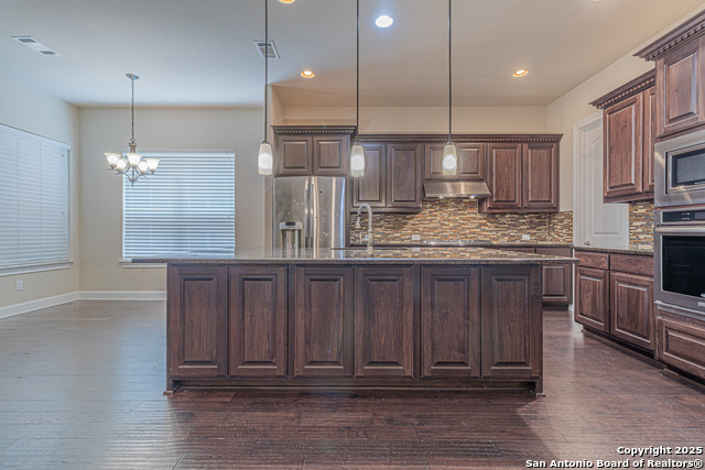 Listing photo id 2 for 2727 Sonata