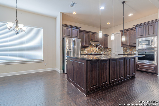 Listing photo id 3 for 2727 Sonata