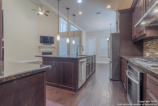 Listing photo id 4 for 2727 Sonata