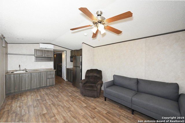 Image 27 of 48 For 461 Blossom Dr