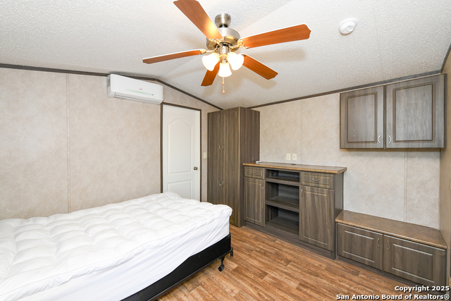 Image 32 of 48 For 461 Blossom Dr