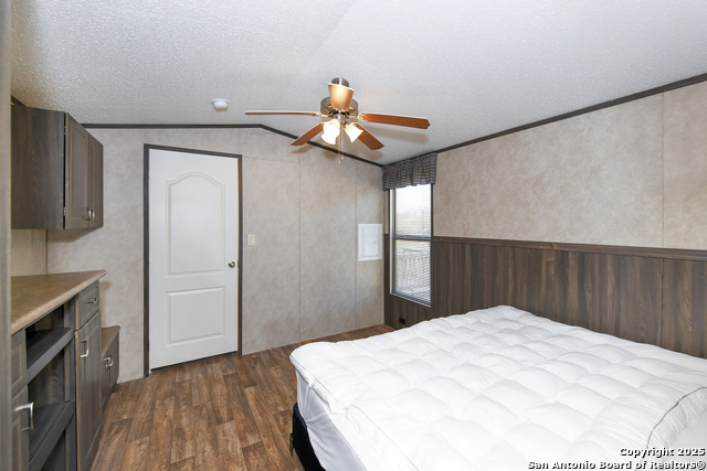 Image 33 of 48 For 461 Blossom Dr