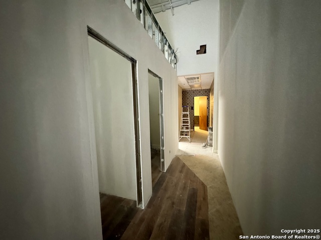 Listing photo id 9 for 12227 Huebner Rd 105