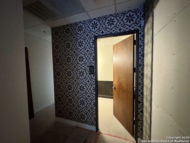 Listing photo id 19 for 12227 Huebner Rd 105