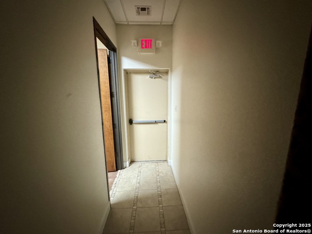 Listing photo id 22 for 12227 Huebner Rd 105