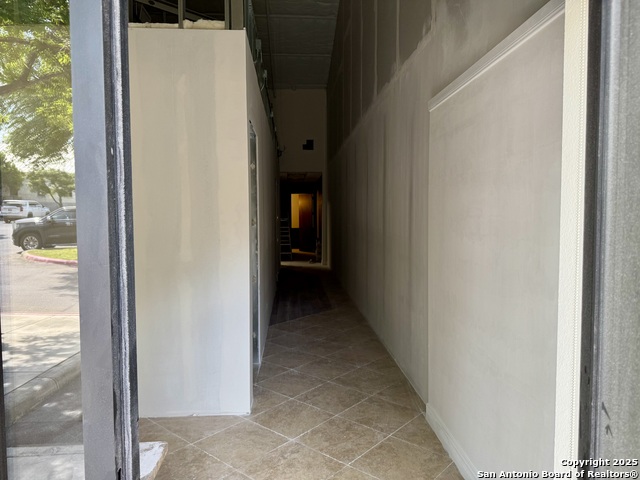 Listing photo id 3 for 12227 Huebner Rd 105