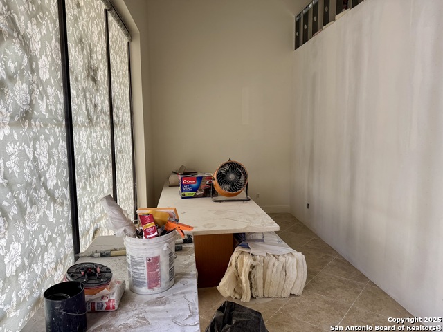 Listing photo id 5 for 12227 Huebner Rd 105