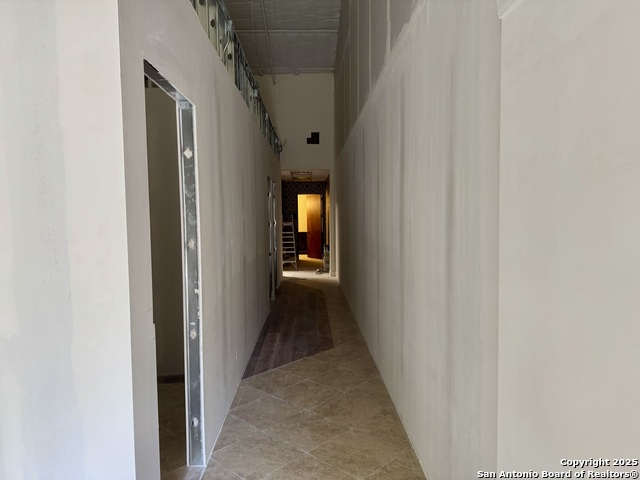 Listing photo id 6 for 12227 Huebner Rd 105