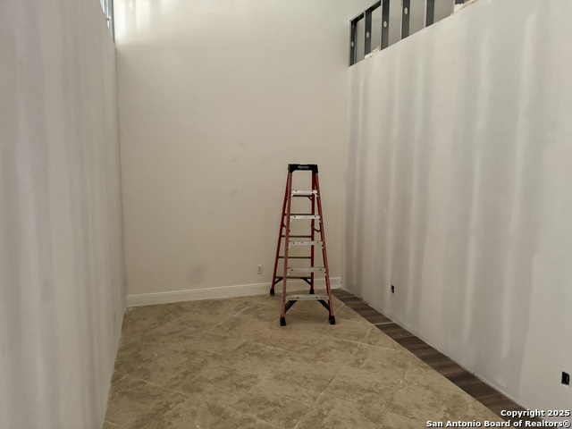 Listing photo id 7 for 12227 Huebner Rd 105