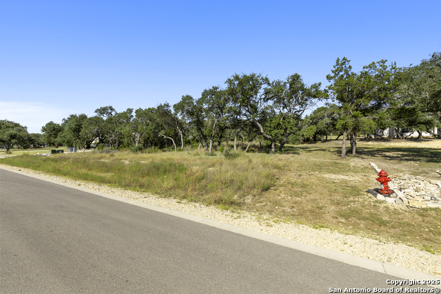 Listing photo id 10 for 918 Maximino Ridge