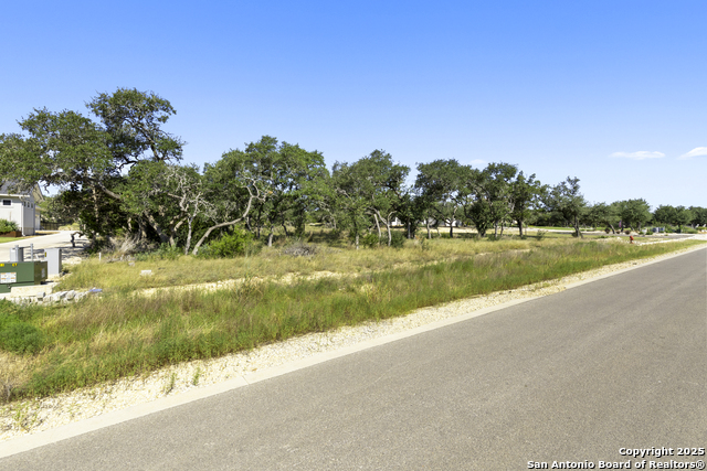 Listing photo id 13 for 918 Maximino Ridge