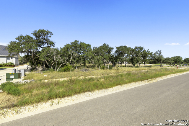Listing photo id 16 for 918 Maximino Ridge