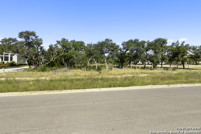 Listing photo id 17 for 918 Maximino Ridge