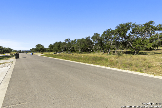 Listing photo id 18 for 918 Maximino Ridge