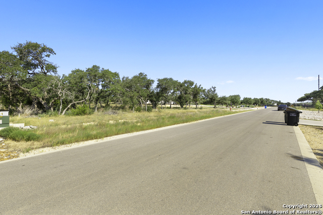 Listing photo id 19 for 918 Maximino Ridge