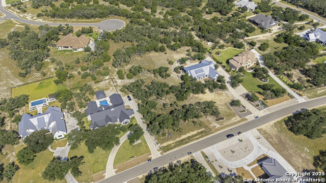 Listing photo id 3 for 918 Maximino Ridge