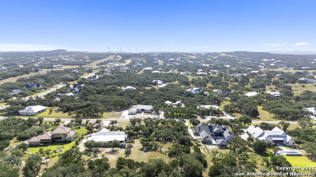 Listing photo id 7 for 918 Maximino Ridge