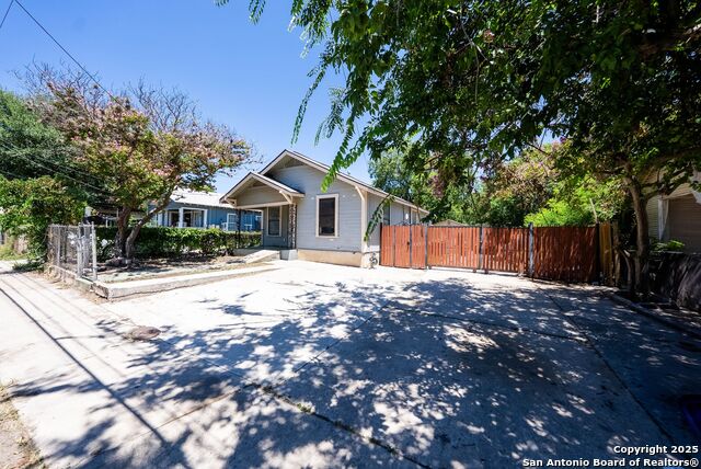 Details for 2611 Martin  , San Antonio, TX 78207
