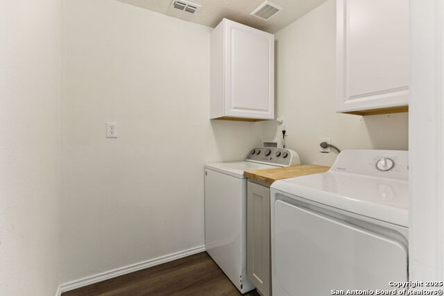 Listing photo id 8 for 119 Colton  