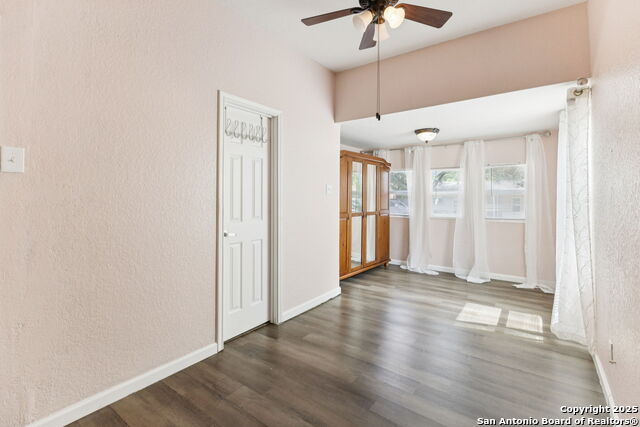 Listing photo id 9 for 119 Colton  