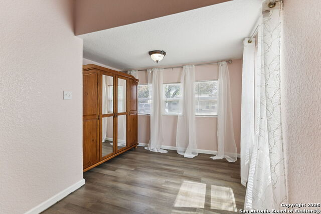 Listing photo id 10 for 119 Colton  