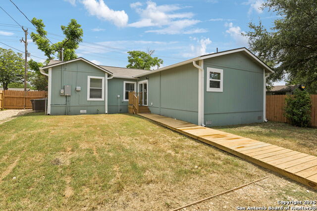 Listing photo id 0 for 119 Colton  